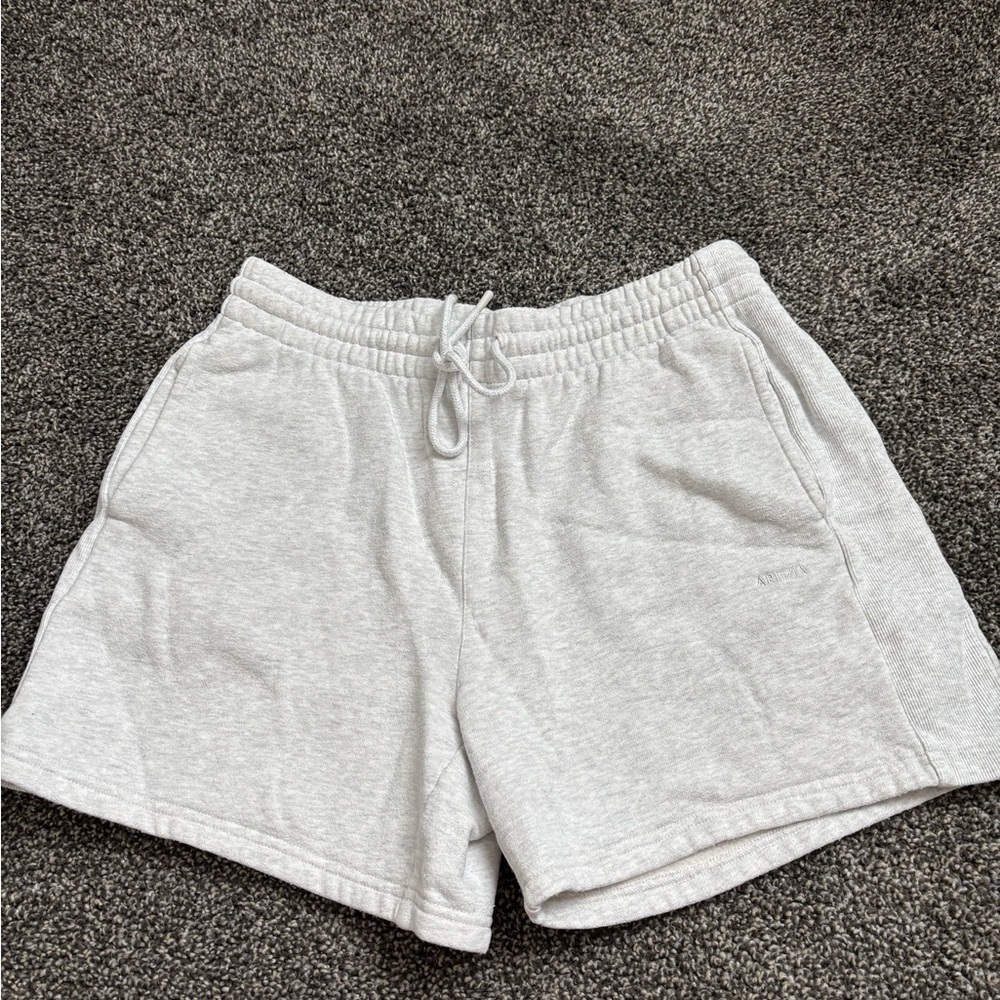 Aritzia Cozy fleece boyfriend short - Picture 3 of 5